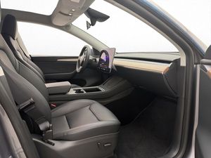 Tesla Model Y bild 26