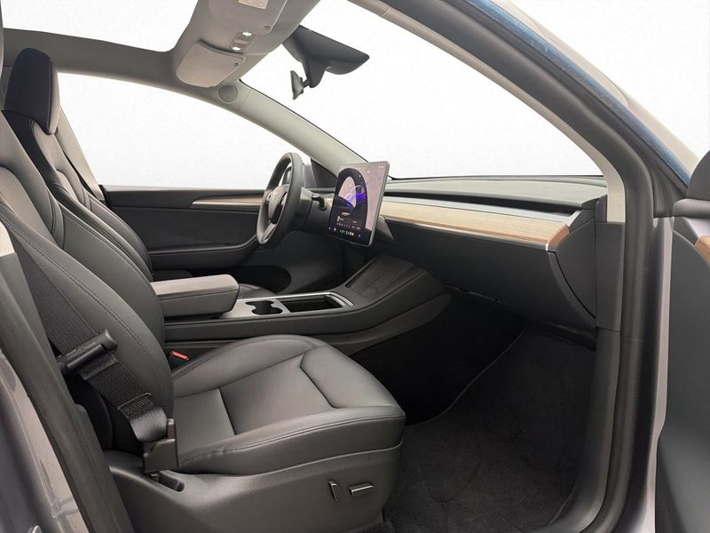Tesla Model Y bild 26