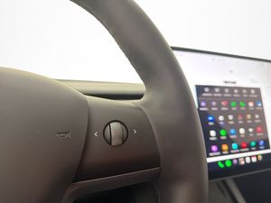 Tesla Model Y bild 30