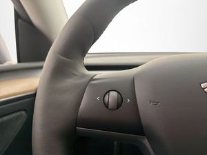 Tesla Model Y bild 28