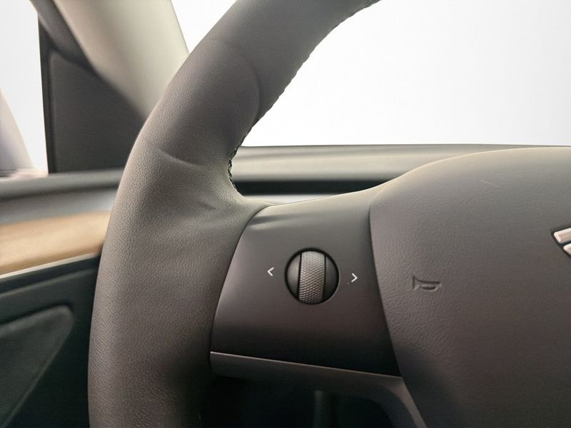 Tesla Model Y bild 28