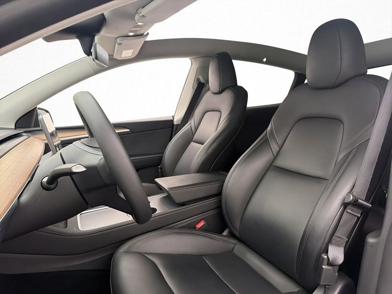 Tesla Model Y bild 13