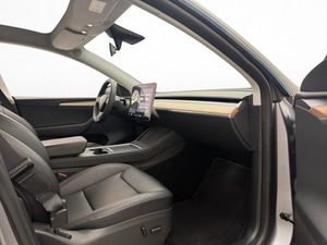 Tesla Model Y bild 17