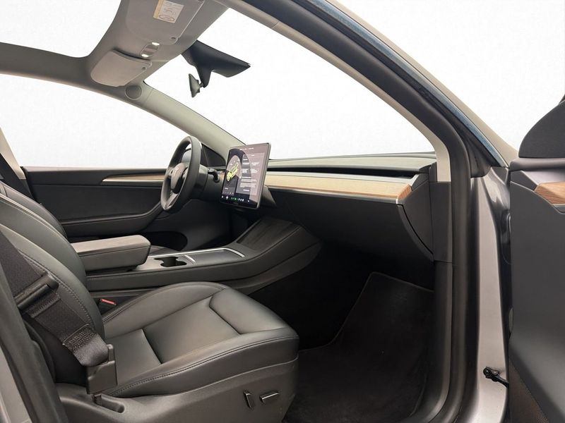 Tesla Model Y bild 17