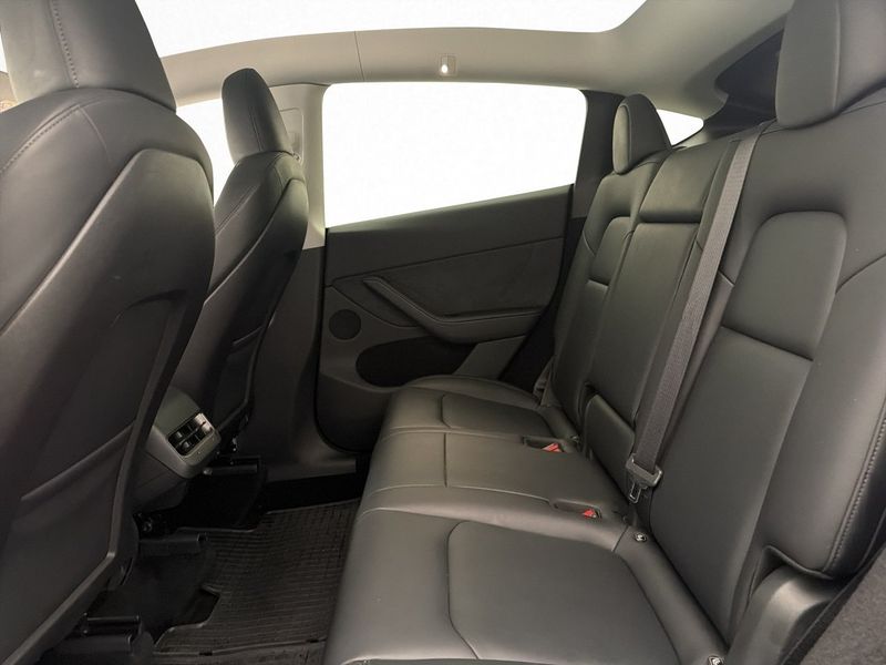 Tesla Model Y bild 18