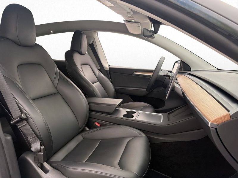 Tesla Model Y bild 16