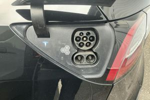 Tesla Model Y bild 17