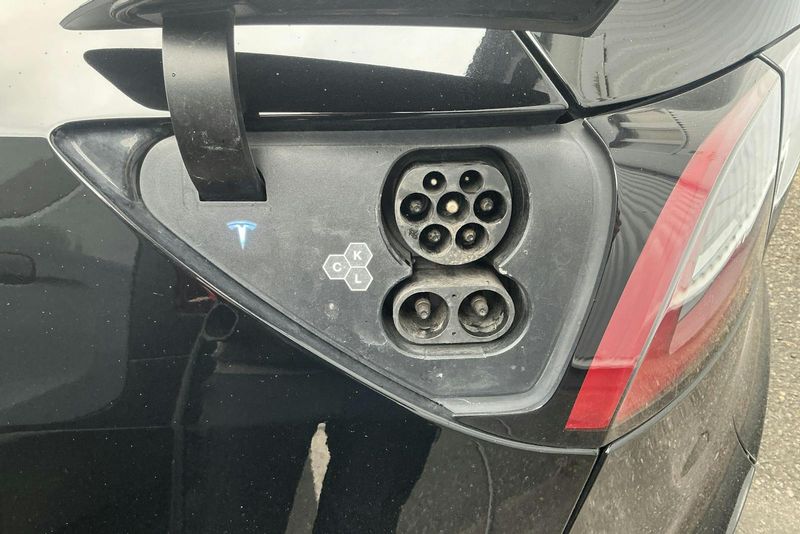 Tesla Model Y bild 17