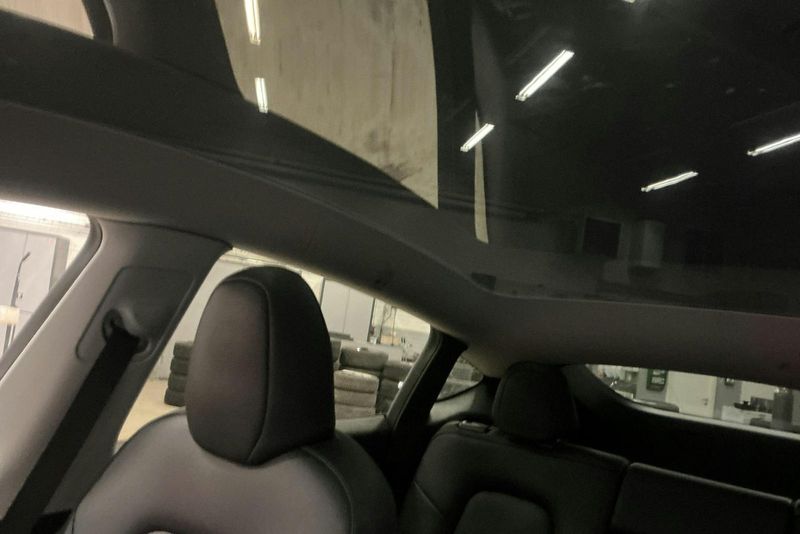 Tesla Model Y bild 15