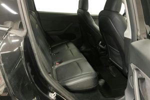 Tesla Model Y bild 8