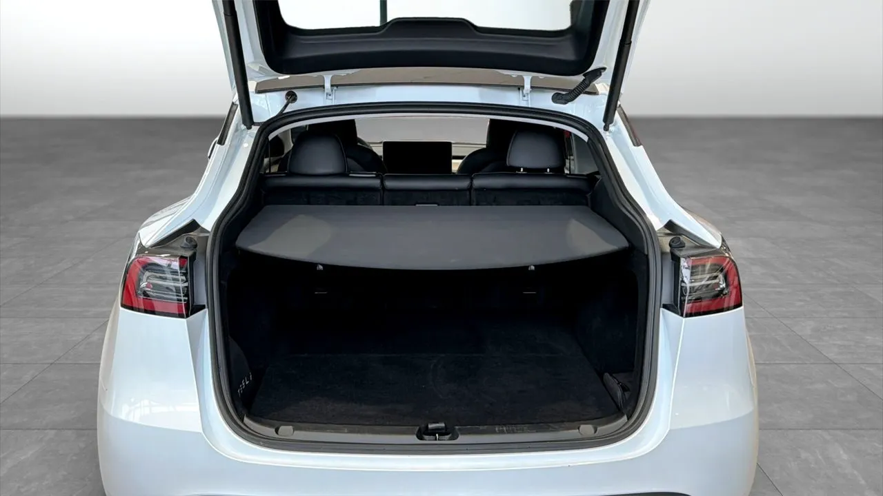 Tesla Model Y bild 10
