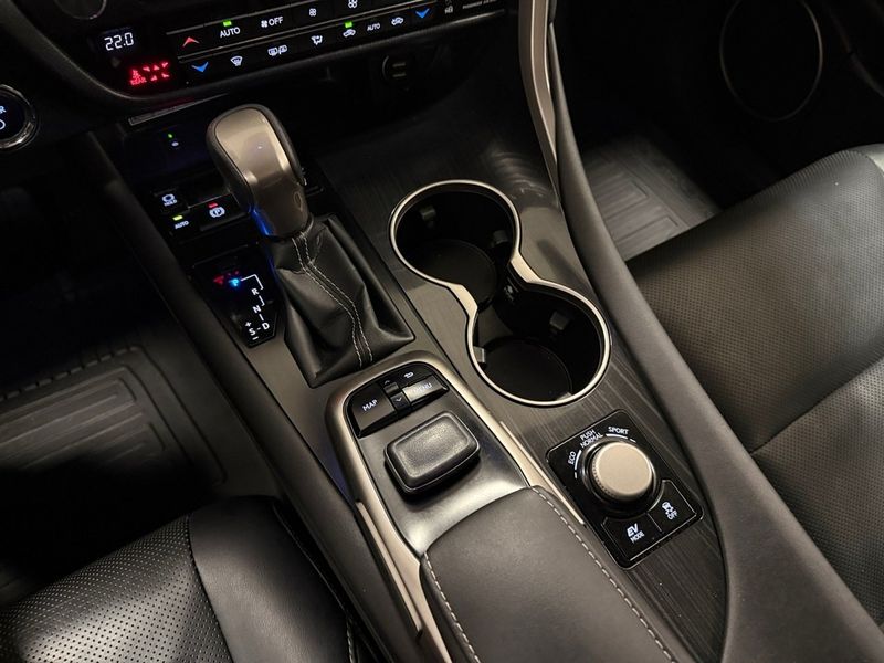 Lexus RX bild 15