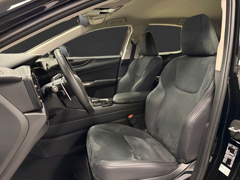Lexus NX bild 8
