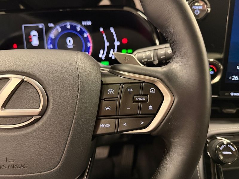 Lexus NX bild 16