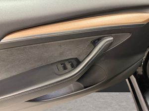Tesla Model 3 bild 9