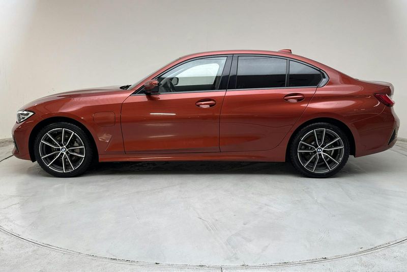 BMW 330 bild 2