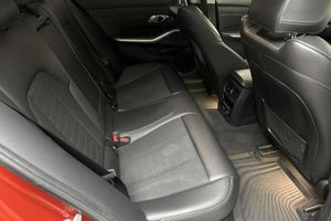 BMW 330 bild 8