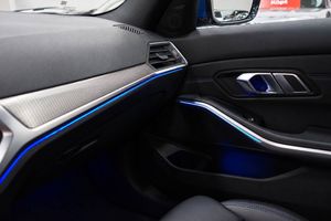 BMW 330 bild 16