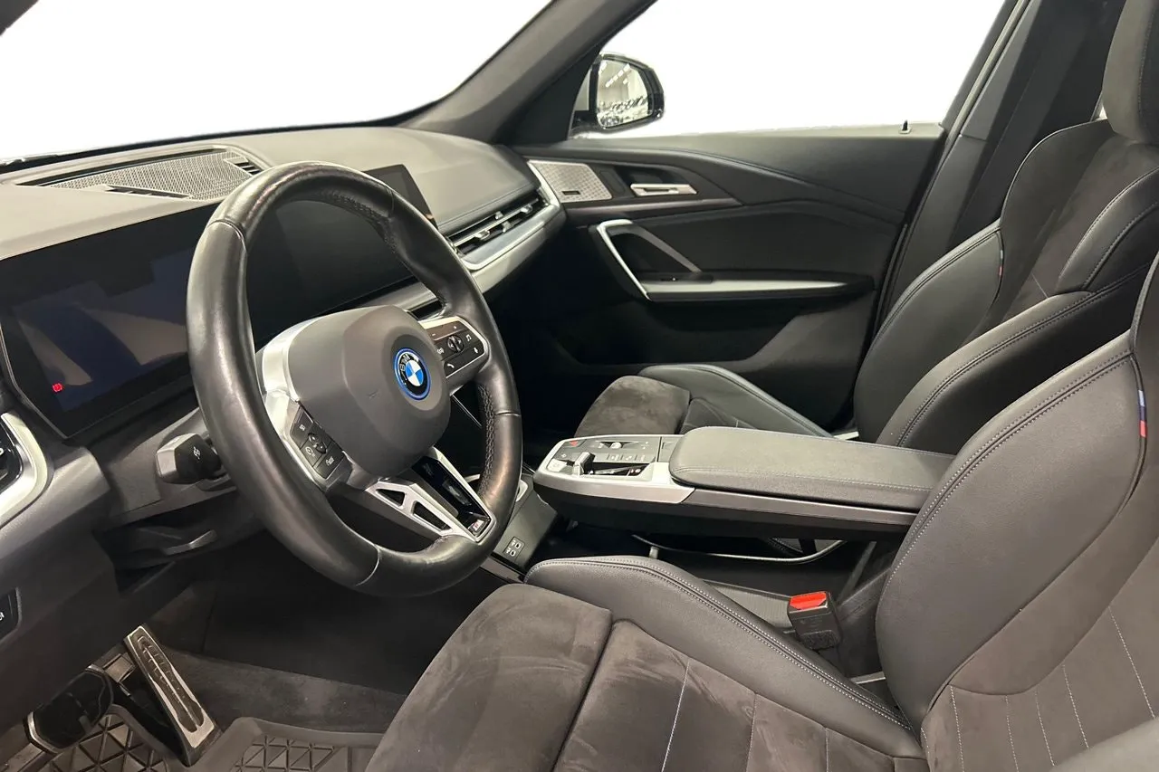 BMW iX1 bild 12