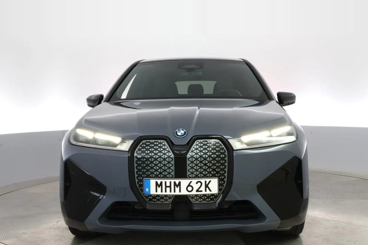 BMW iX bild 8