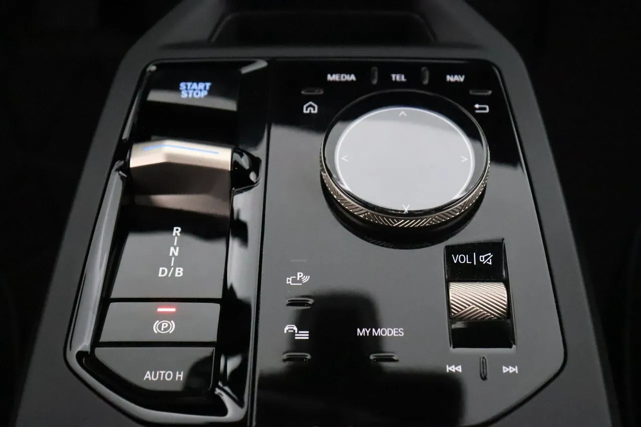 BMW iX bild 24