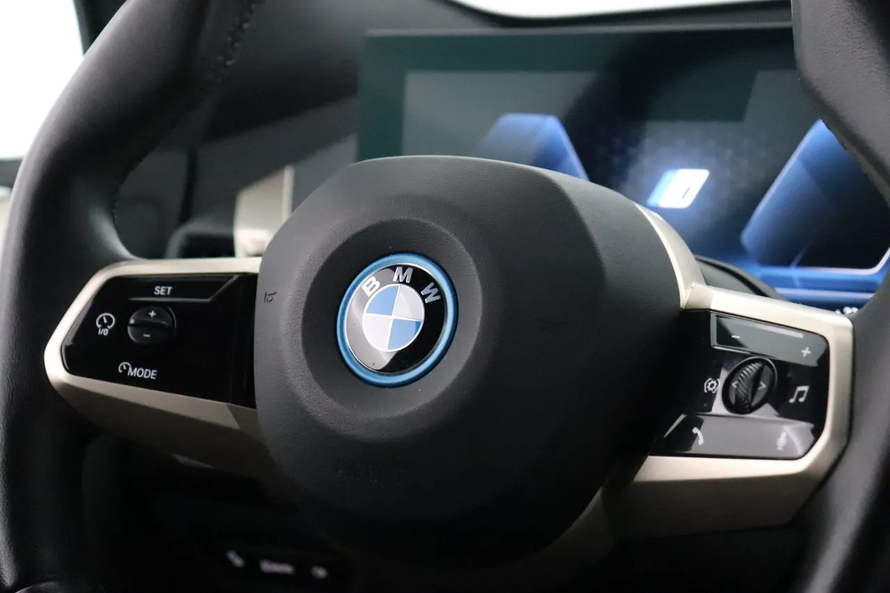 BMW iX bild 23