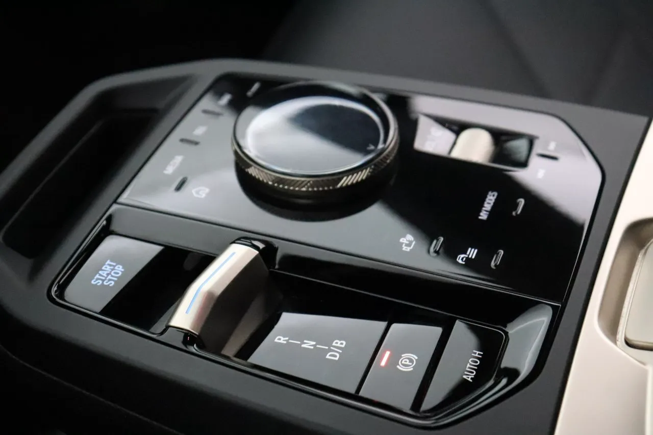 BMW iX bild 28