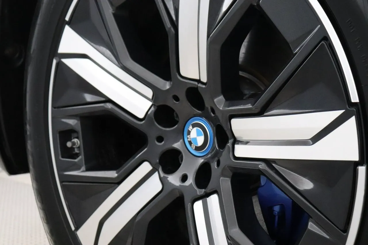 BMW iX bild 14