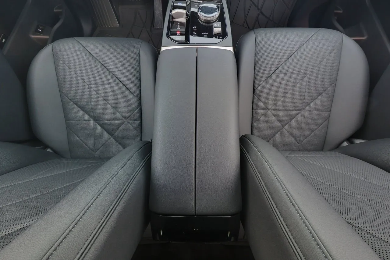 BMW iX bild 18