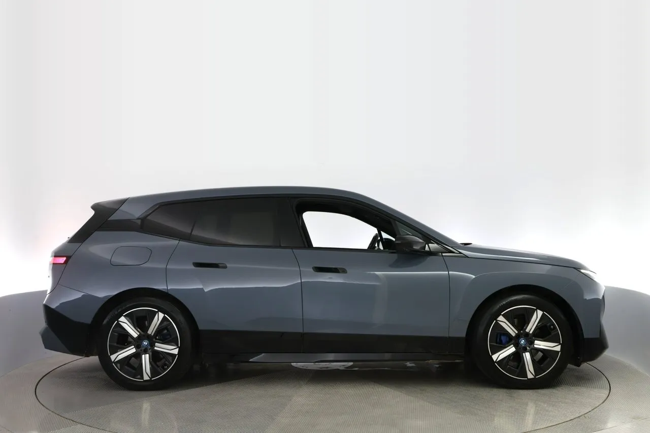 BMW iX bild 6