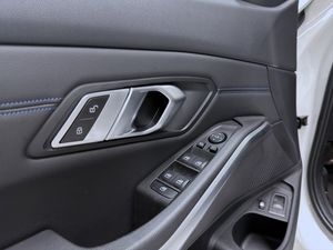 BMW 330 bild 13