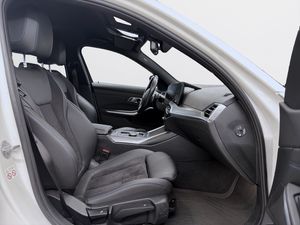 BMW 330 bild 15
