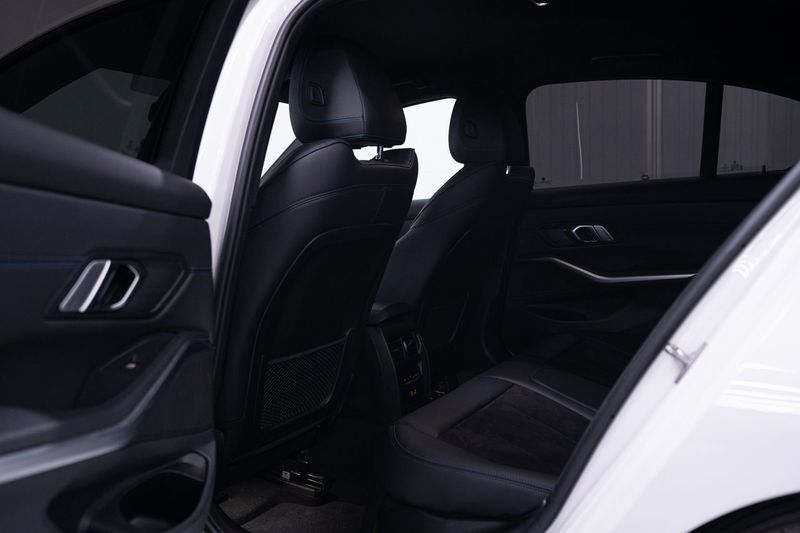 BMW 330 bild 11