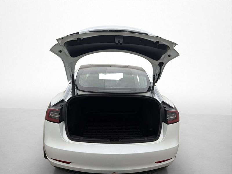 Tesla Model 3 bild 10