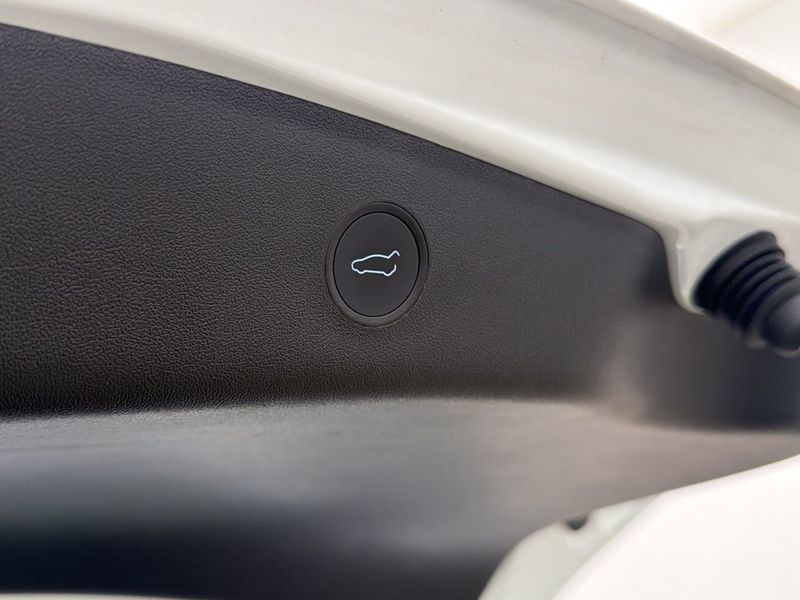 Tesla Model 3 bild 11