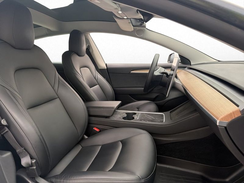 Tesla Model 3 bild 12