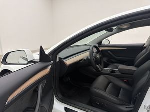 Tesla Model 3 bild 17