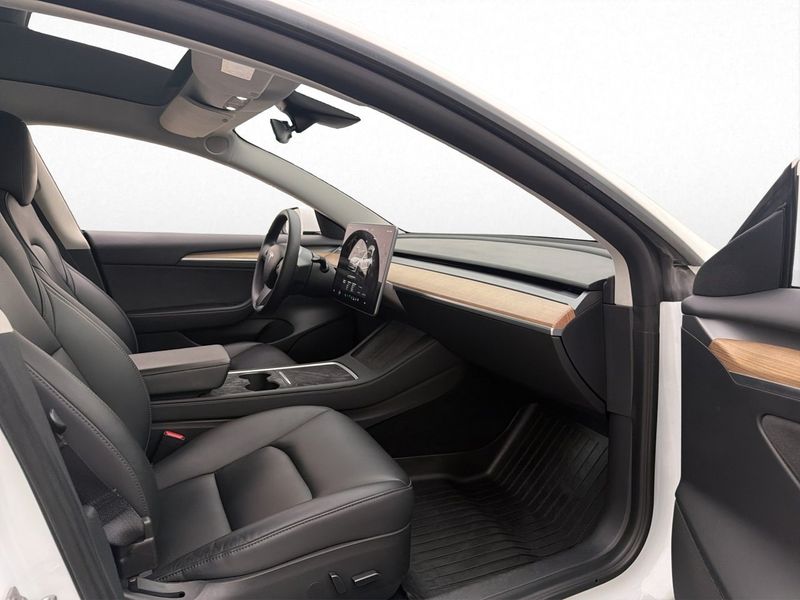 Tesla Model 3 bild 13
