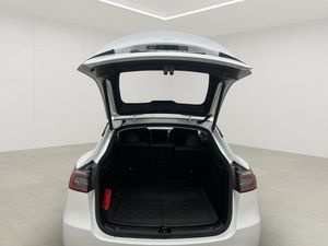 Tesla Model Y bild 12