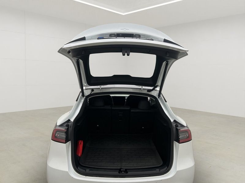 Tesla Model Y bild 12