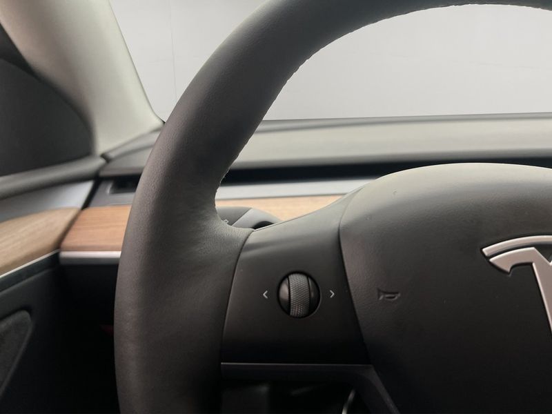 Tesla Model Y bild 21