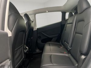 Tesla Model Y bild 15