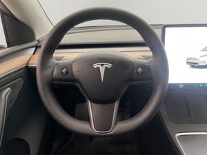 Tesla Model Y bild 17