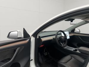 Tesla Model Y bild 18