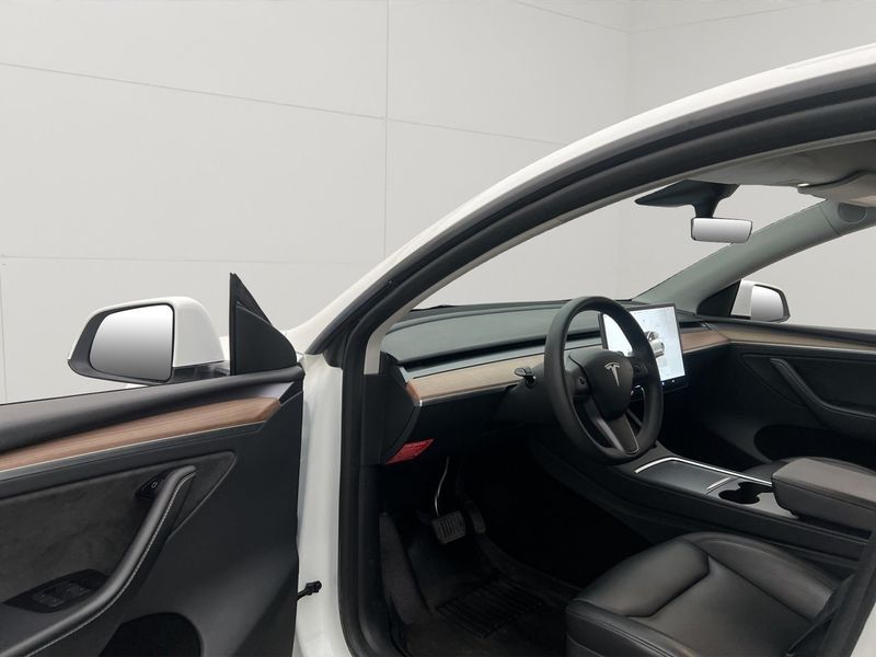 Tesla Model Y bild 18