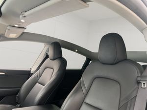 Tesla Model Y bild 20
