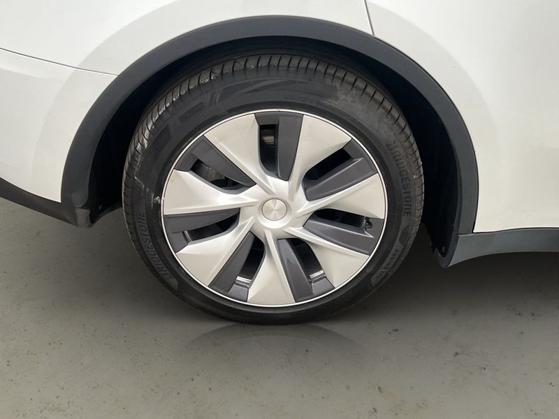 Tesla Model Y bild 32