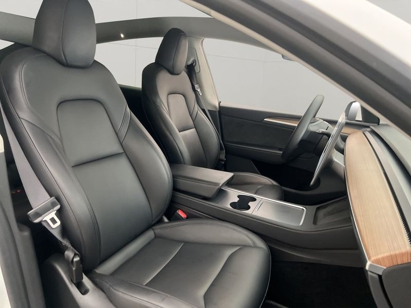 Tesla Model Y bild 13