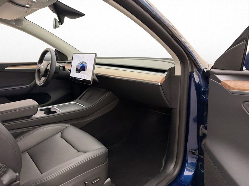 Tesla Model Y bild 12