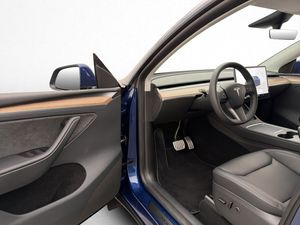 Tesla Model Y bild 28